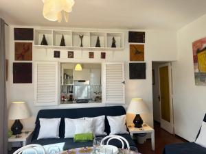 Posedenie v ubytovaní Apartamento con jardín a 11 metros de la playa. B1.
