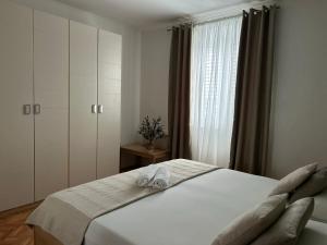 Postel nebo postele na pokoji v ubytování Perina Apartment - free parking