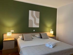 Postel nebo postele na pokoji v ubytování Perina Apartment - free parking