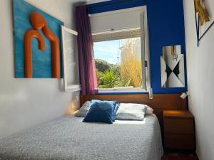 Posteľ alebo postele v izbe v ubytovaní Apartamento con jardín a 11 metros de la playa. B1.