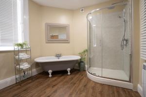 Zdjęcie z galerii obiektu Hassop Station rooms on the Monsal Trail w mieście Bakewell +114 zdjęć