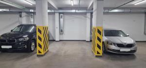 2 voitures sont garées dans un garage dans l'établissement Your Home in Chisinau: Private Parking and Peaceful Stay, à Chişinău