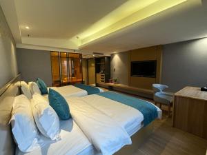 Ένα ή περισσότερα κρεβάτια σε δωμάτιο στο Orange Tree International Hotel Zhujiang New Town Huacheng Sqaure Branch - Free Shuttle Bus to Canton Fair Complex During Canton Fair Period