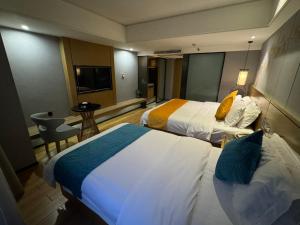 Ένα ή περισσότερα κρεβάτια σε δωμάτιο στο Orange Tree International Hotel Zhujiang New Town Huacheng Sqaure Branch - Free Shuttle Bus to Canton Fair Complex During Canton Fair Period
