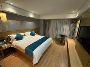 Ένα ή περισσότερα κρεβάτια σε δωμάτιο στο Orange Tree International Hotel Zhujiang New Town Huacheng Sqaure Branch - Free Shuttle Bus to Canton Fair Complex During Canton Fair Period