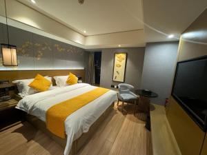 Ένα ή περισσότερα κρεβάτια σε δωμάτιο στο Orange Tree International Hotel Zhujiang New Town Huacheng Sqaure Branch - Free Shuttle Bus to Canton Fair Complex During Canton Fair Period