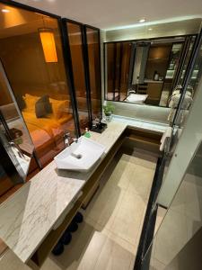 Ένα ή περισσότερα κρεβάτια σε δωμάτιο στο Orange Tree International Hotel Zhujiang New Town Huacheng Sqaure Branch - Free Shuttle Bus to Canton Fair Complex During Canton Fair Period