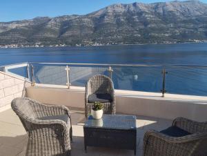 A balcony or terrace at Apartments Mirna