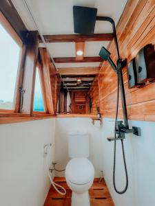 a bathroom with a toilet in a tiny house at Dav-Venture in Labuan Bajo