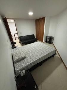 Łóżko lub łóżka w pokoju w obiekcie Hermoso apartamento en Sabaneta