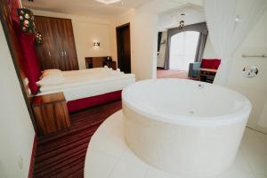 Łóżko lub łóżka w pokoju w obiekcie Noclegi - Apartamenty Żołynianka