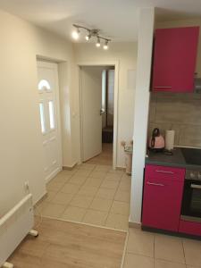 Кухня или мини-кухня в Apartment Maro
