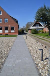 a walkway in front of a house at Haus Widder Nr2 in Kopendorf