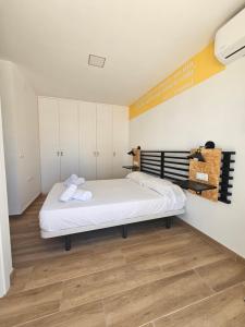 Posteľ alebo postele v izbe v ubytovaní Planeta Cádiz Apartaments