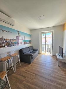 Televízia a/alebo spoločenská miestnosť v ubytovaní Planeta Cádiz Apartaments + 37 fotografií