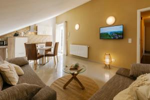TV a/nebo společenská místnost v ubytování MEMORY - Ferienapartments & Zimmer - Mediterraner Flair in der Rhön
