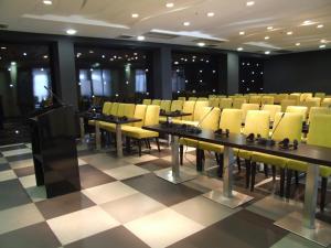 El área de trabajo o centro de convenciones de Hotel Marica