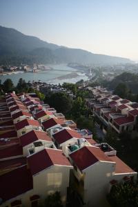 Гледка от птичи поглед на The Ganges View Luxury Penthouse by iTvara