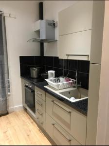 a kitchen with a sink and a counter top at Cambridge City Mill in Cambridge