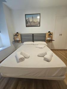 Posteľ alebo postele v izbe v ubytovaní Planeta Cádiz Apartaments