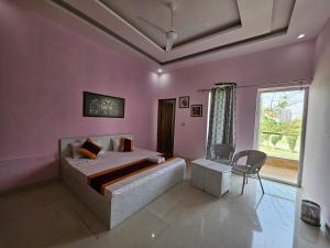 a bedroom with a large bed and a large window at homeystay urbandream in Faridabad
