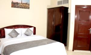 Postel nebo postele na pokoji v ubytování Al BARAKAH HOTEL
