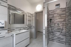 a bathroom with a sink and a shower at Travelershome Ciampino Airport GuestHouse in Ciampino