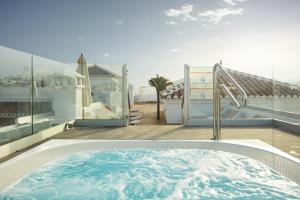 Бассейн в Hotel Villa Flamenca или поблизости