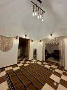 2-single beds beit zeina horse riding客房内的一张或多张床位