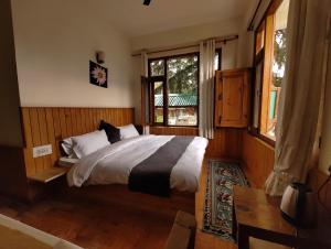 Postel nebo postele na pokoji v ubytování TSUKIMI Homestay, Naggar, Manali