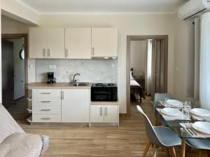 a kitchen and dining room with a table and chairs at Village escape: στην Πρέβεζα in Flámpoura