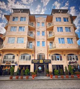 Budova, kde se hotel nachází