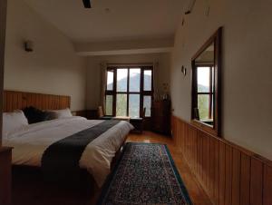 Postel nebo postele na pokoji v ubytování TSUKIMI Homestay, Naggar, Manali