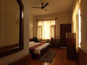 Postel nebo postele na pokoji v ubytování TSUKIMI Homestay, Naggar, Manali