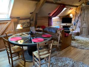 Posezení v ubytování Gîte "Le Refuge" Dans un Domaine de 7ha Au Calme