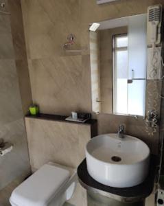 Et badeværelse på Hotel Aradhana Auberge