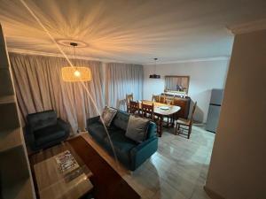 ein Wohnzimmer mit einem Sofa und einem Tisch in der Unterkunft Tintswalo Elegant Apartments in Giyani