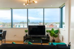 TV at/o entertainment center sa The Regency Suite - Modern 2-Bed 1-Bath Apartment