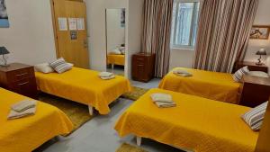 Postel nebo postele na pokoji v ubytování Malta Crown guesthouse