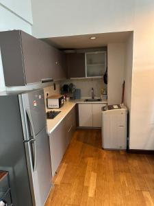 Кухня или мини-кухня в Infinity Skypool Hostel
