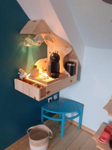 a bird house with a table in a room at Locarn Lodge, Goas Rep in Locarn