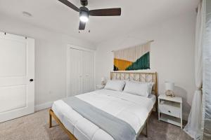 a bedroom with a bed and a ceiling fan at Spacious 6 Bed House near Airport, Pet-Friendly, Close to AFB in San Antonio