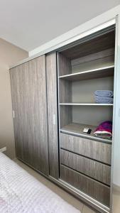Uma cama ou camas num quarto em Stylish Condo In Tribeca