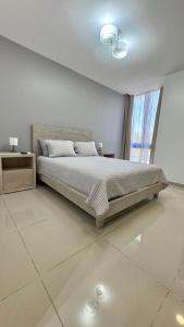 Uma cama ou camas num quarto em Stylish Condo In Tribeca