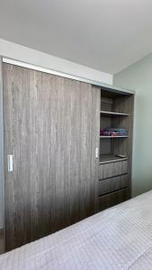 Uma cama ou camas num quarto em Stylish Condo In Tribeca