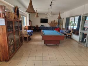 a room with a pool table in the middle at Foyer du Marin in Douala