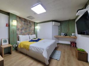 A bed or beds in a room at Residence Yeoyu