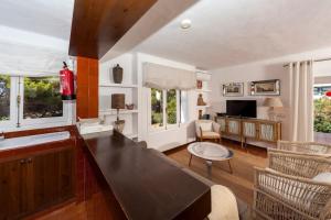 Μια τηλεόραση ή/και κέντρο ψυχαγωγίας στο Bini Belin