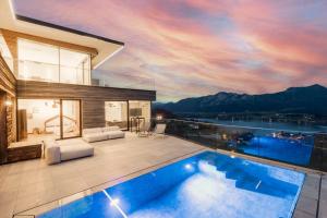 a house with a swimming pool with a view of the mountains at Luxus Wohnung mit Panoramablick in Mondsee