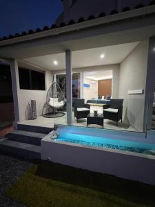 Bazén v ubytování Sea View Apts & Suites by Pachiplex nebo v jeho okolí